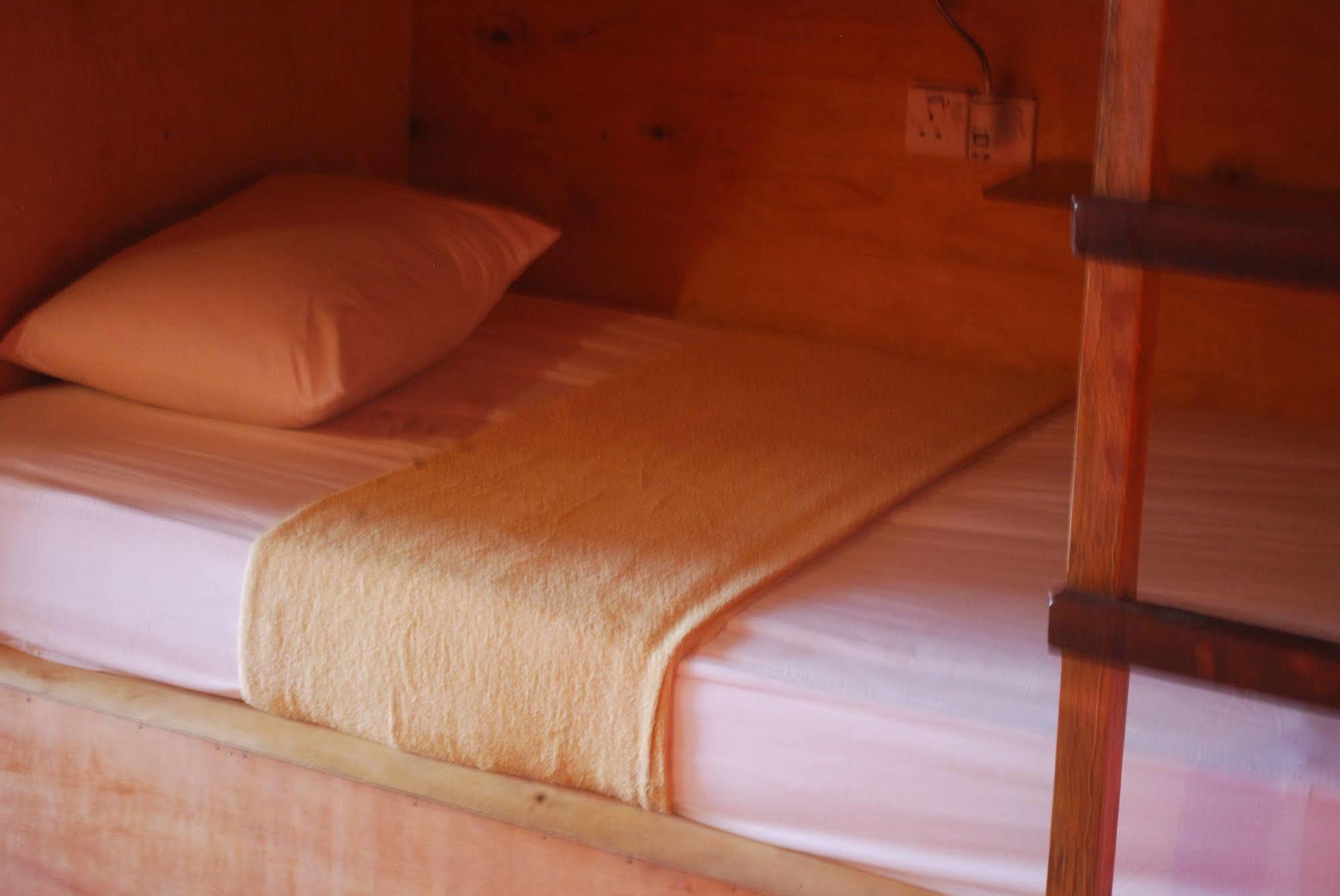 Gibbon Guesthouse กูชิง ภายนอก รูปภาพ